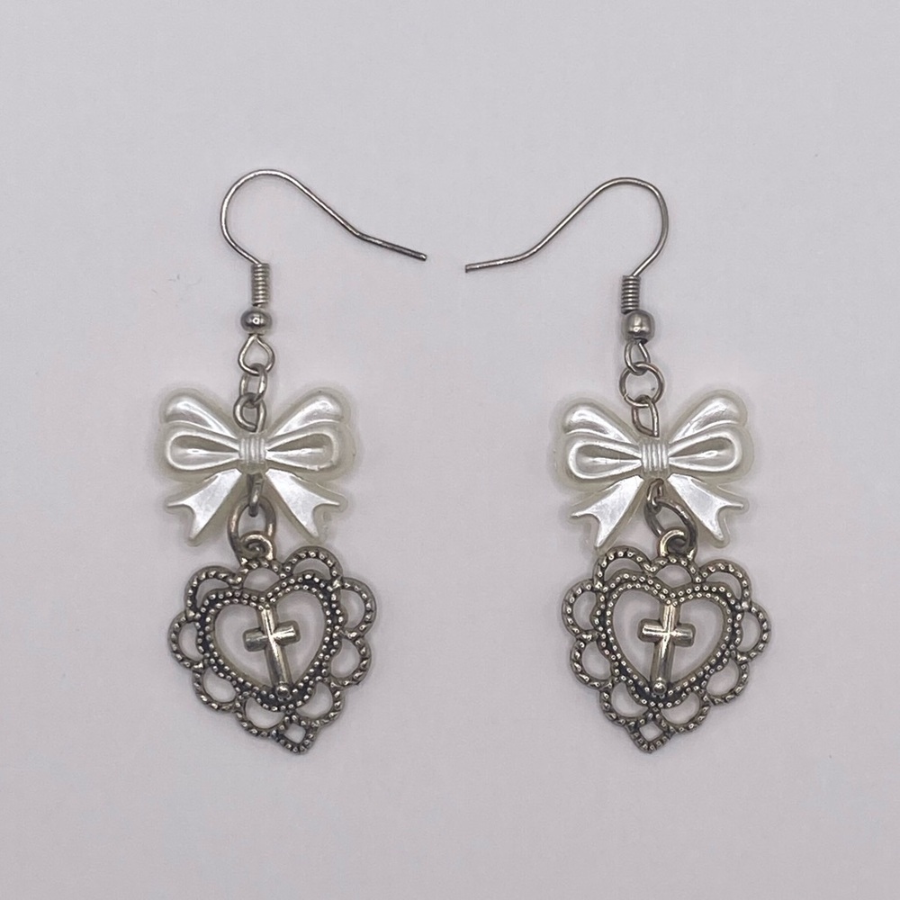 Chic Silver Heart Earrings with Bow Accent